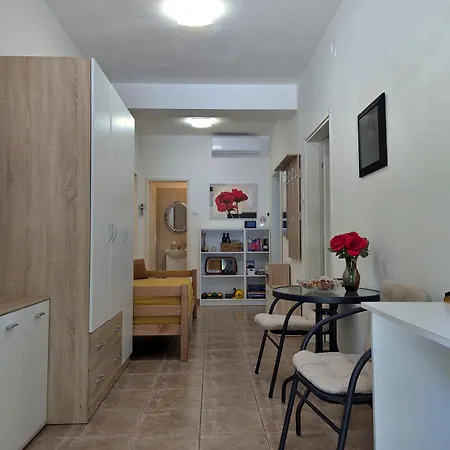 Luna Apartment