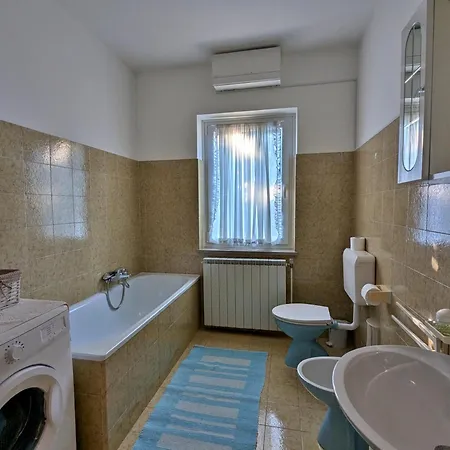 Luna Apartment *